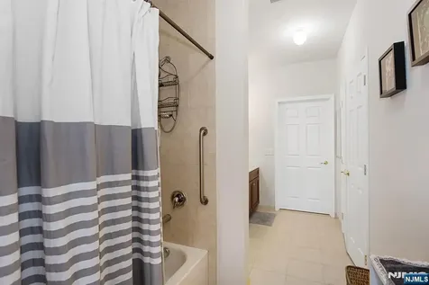 4137 Cory Lane Elmwood Park NJ 07407