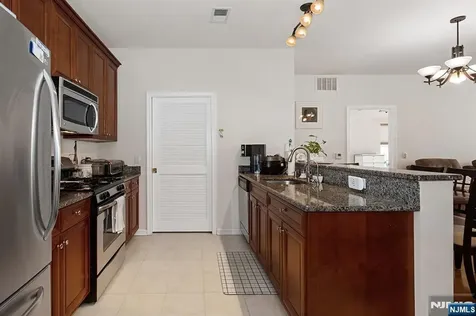 4137 Cory Lane Elmwood Park NJ 07407