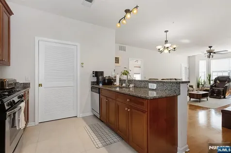 4137 Cory Lane Elmwood Park NJ 07407
