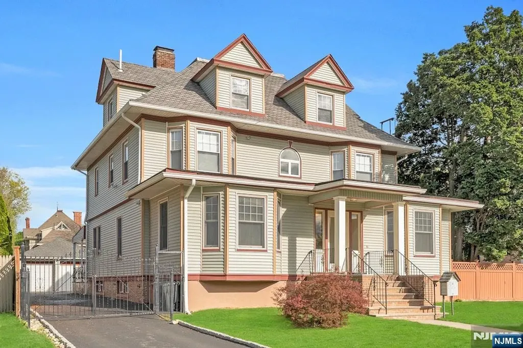 60 Hawthorne Avenue East Orange NJ 07018