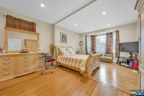 60 Hawthorne Avenue East Orange NJ 07018