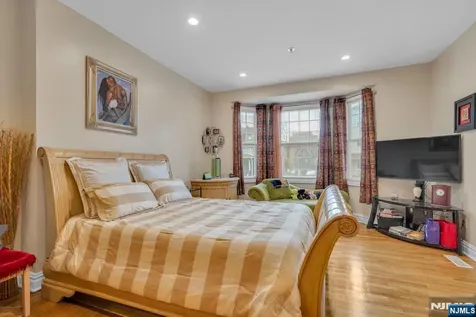 60 Hawthorne Avenue East Orange NJ 07018