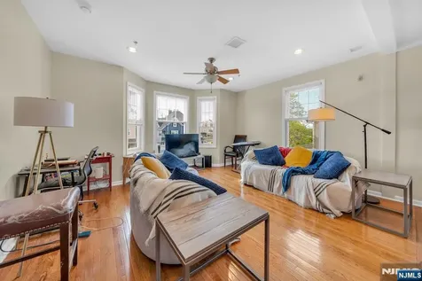 60 Hawthorne Avenue East Orange NJ 07018