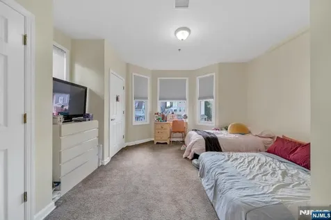 60 Hawthorne Avenue East Orange NJ 07018