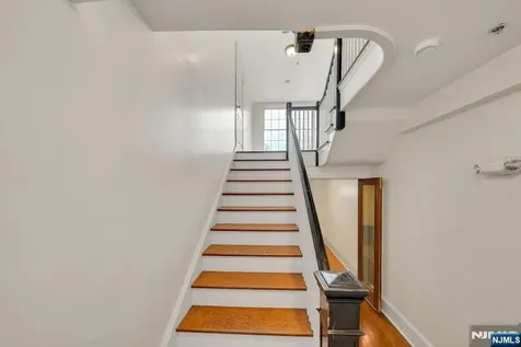 60 Hawthorne Avenue East Orange NJ 07018