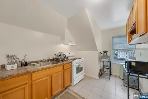 60 Hawthorne Avenue East Orange NJ 07018