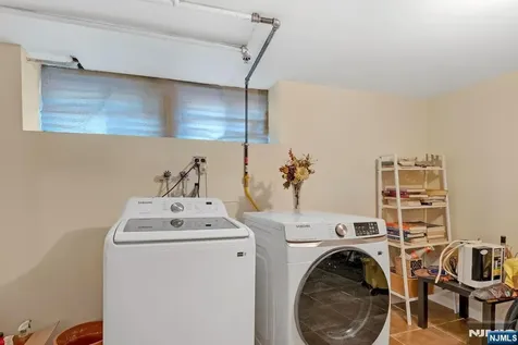 60 Hawthorne Avenue East Orange NJ 07018