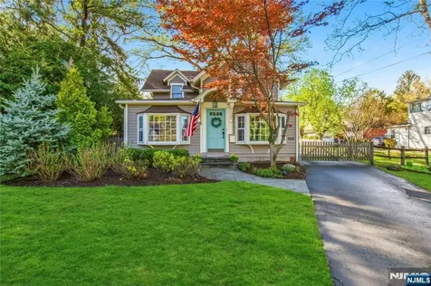 454 Maple Avenue Glen Rock NJ 07452