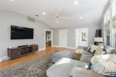 454 Maple Avenue Glen Rock NJ 07452