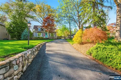 454 Maple Avenue Glen Rock NJ 07452