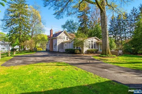 454 Maple Avenue Glen Rock NJ 07452