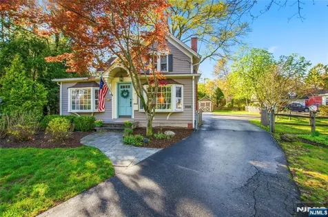 454 Maple Avenue Glen Rock NJ 07452