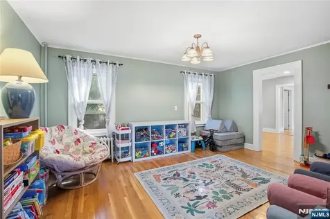 454 Maple Avenue Glen Rock NJ 07452