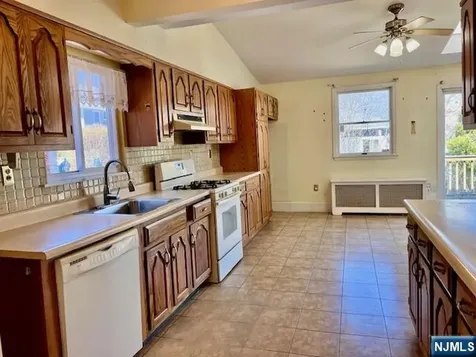 891 Ray Avenue Ridgefield NJ 07657