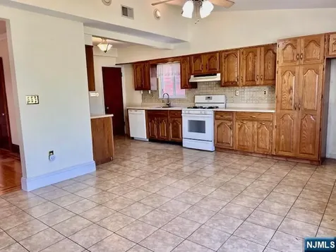 891 Ray Avenue Ridgefield NJ 07657