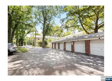 87 Lakeview Avenue Leonia NJ 07605