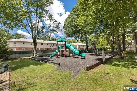 87 Lakeview Avenue Leonia NJ 07605