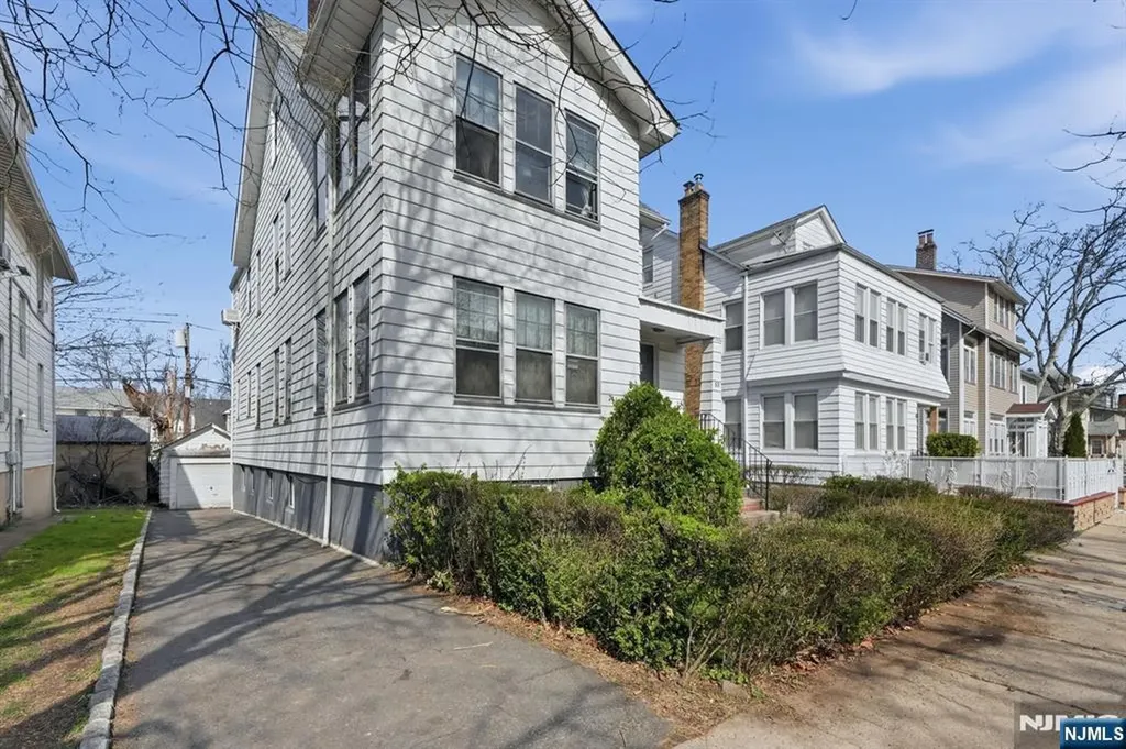53 Sunnyside Terrace East Orange NJ 07018
