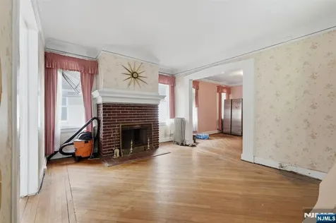 53 Sunnyside Terrace East Orange NJ 07018