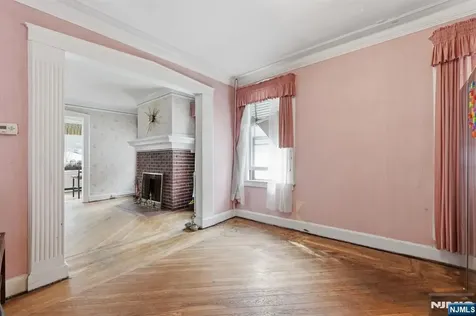 53 Sunnyside Terrace East Orange NJ 07018