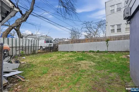 53 Sunnyside Terrace East Orange NJ 07018