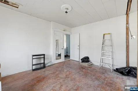 53 Sunnyside Terrace East Orange NJ 07018