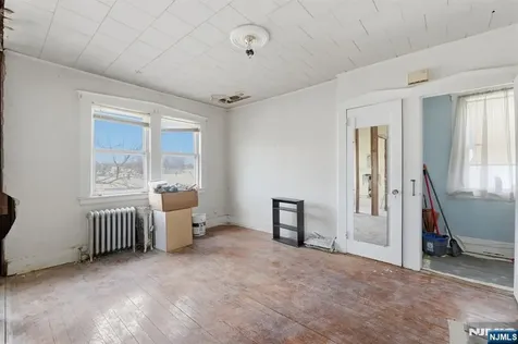 53 Sunnyside Terrace East Orange NJ 07018
