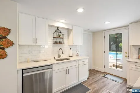 440 Yuhas Drive Paramus NJ 07652