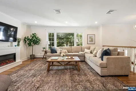 440 Yuhas Drive Paramus NJ 07652