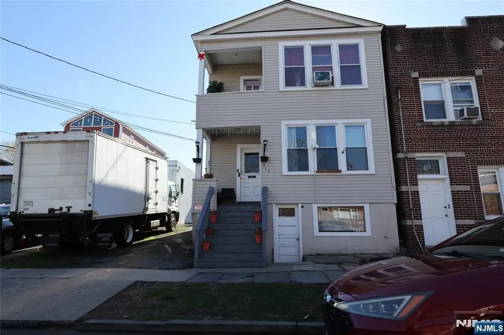 617 8th Street Newark NJ 07107