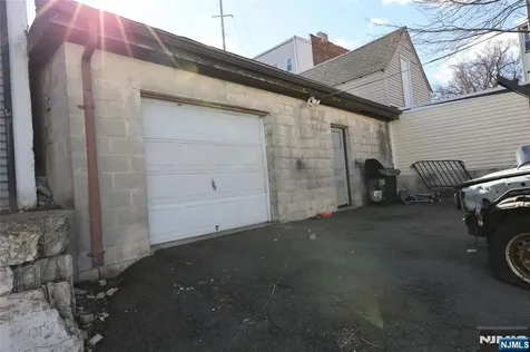617 8th Street Newark NJ 07107
