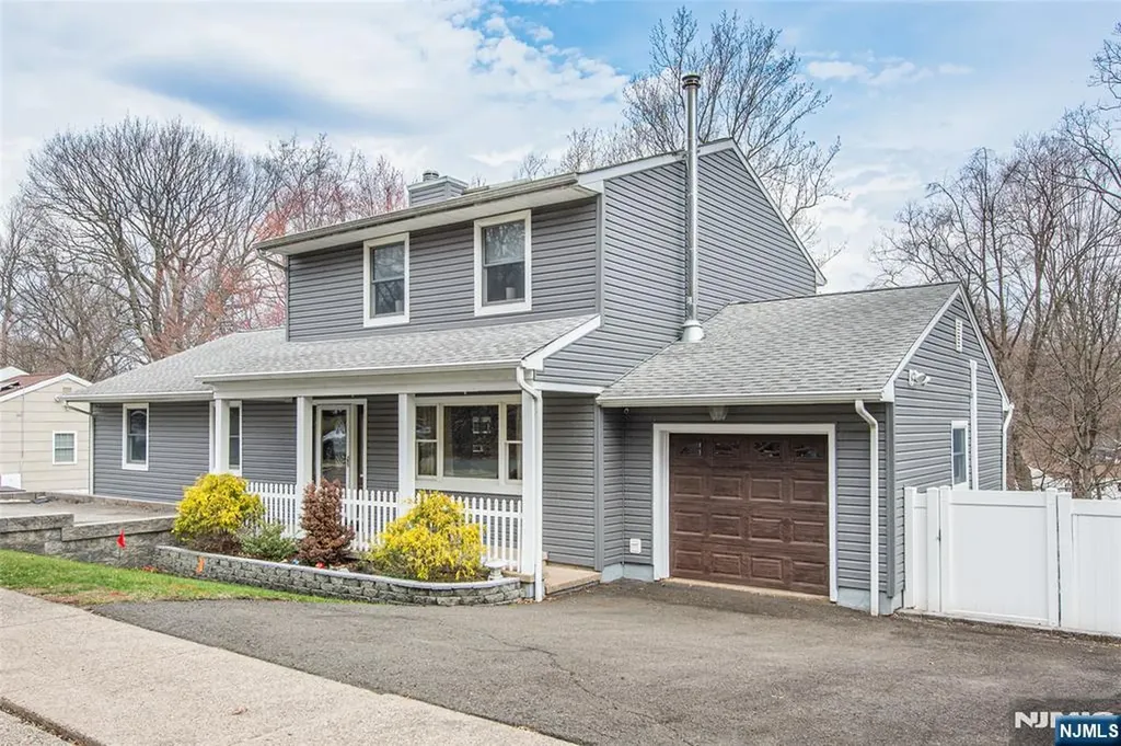 104 W Lionshead Drive Wayne NJ 07470