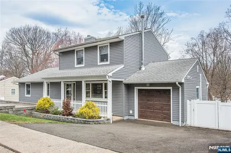 104 W Lionshead Drive Wayne NJ 07470