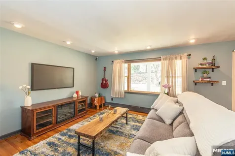 104 W Lionshead Drive Wayne NJ 07470