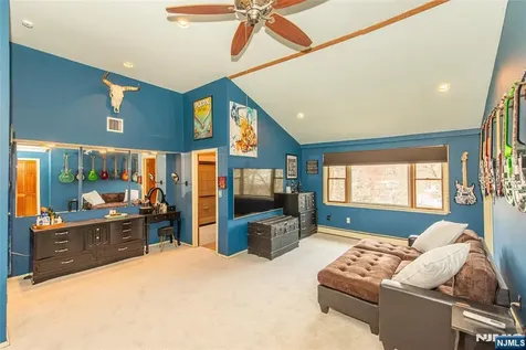 104 W Lionshead Drive Wayne NJ 07470