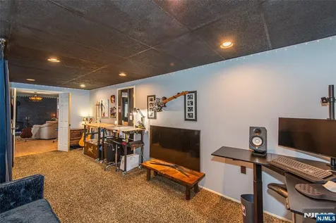 104 W Lionshead Drive Wayne NJ 07470