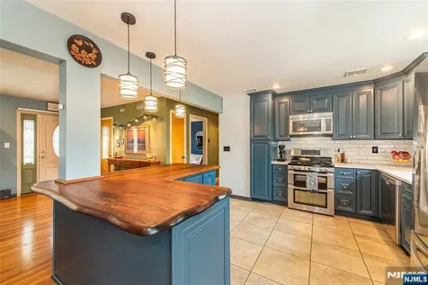 104 W Lionshead Drive Wayne NJ 07470