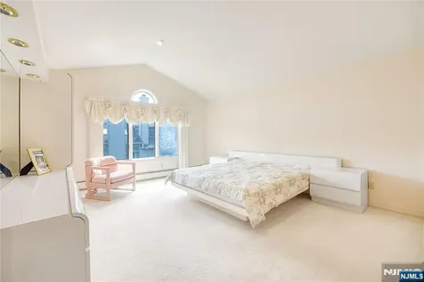 856 Hemlock Court Norwood NJ 07648