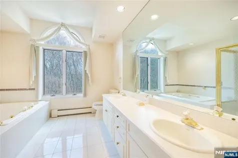 856 Hemlock Court Norwood NJ 07648