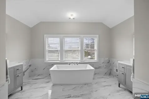 20 Ravine Avenue Wyckoff NJ 07481