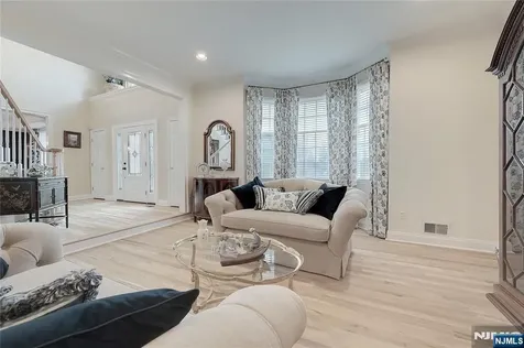 4 Reiher Court West Caldwell NJ 07006