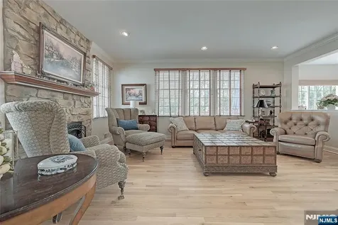 4 Reiher Court West Caldwell NJ 07006