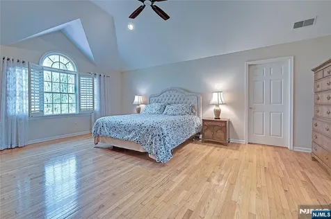 4 Reiher Court West Caldwell NJ 07006