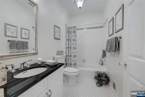 4 Reiher Court West Caldwell NJ 07006