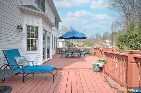 4 Reiher Court West Caldwell NJ 07006