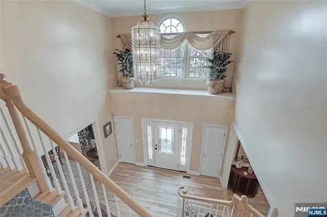 4 Reiher Court West Caldwell NJ 07006