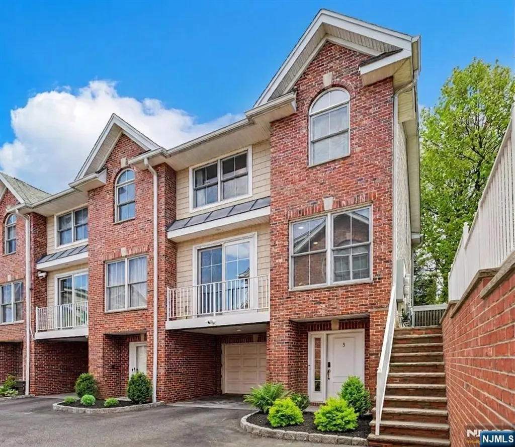 422 Hillside Avenue Palisades Park NJ 07650