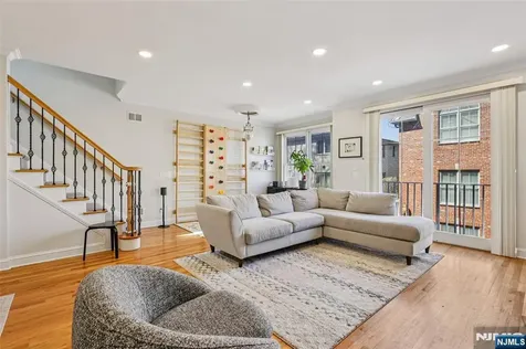 422 Hillside Avenue Palisades Park NJ 07650
