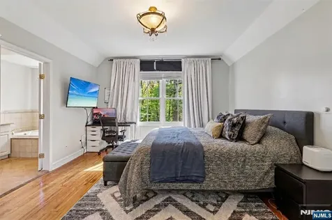 422 Hillside Avenue Palisades Park NJ 07650