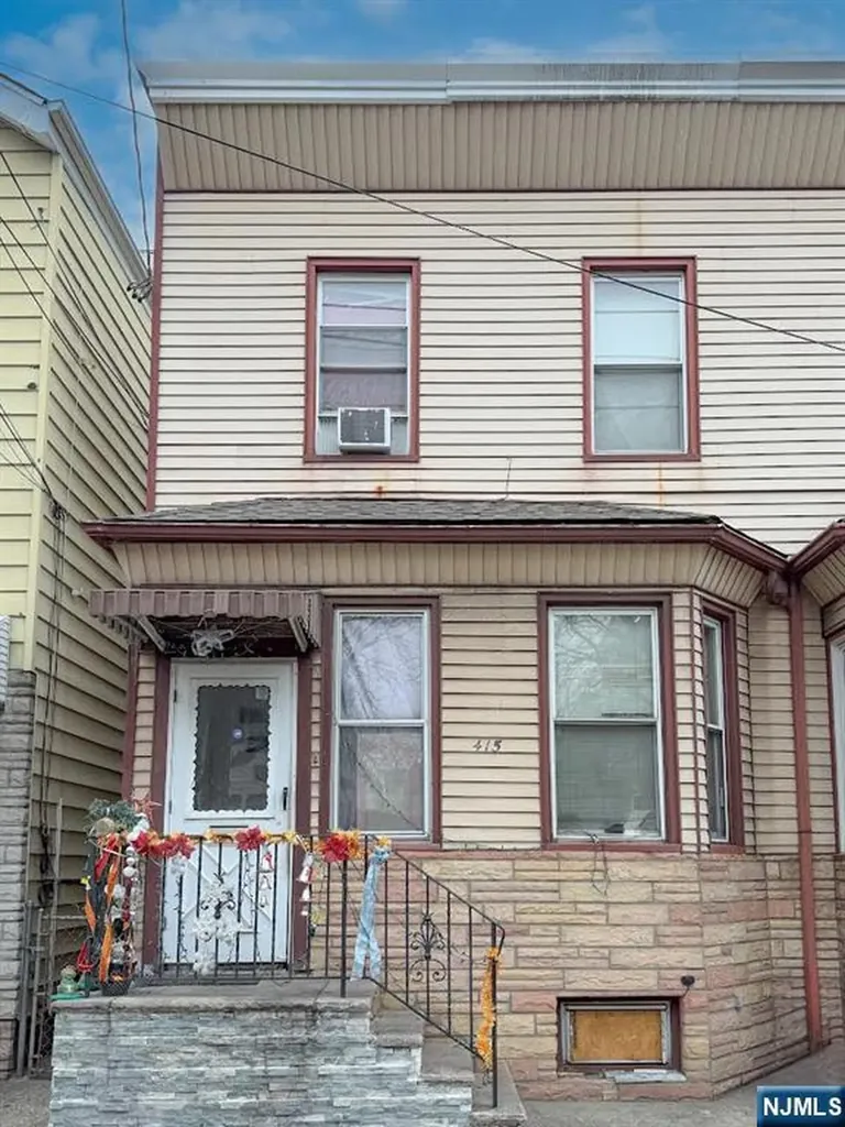 415 Lafayette Street Newark NJ 07105